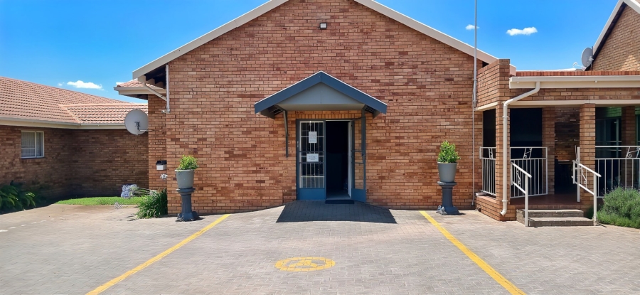2 Bedroom Property for Sale in Fleurdal Free State